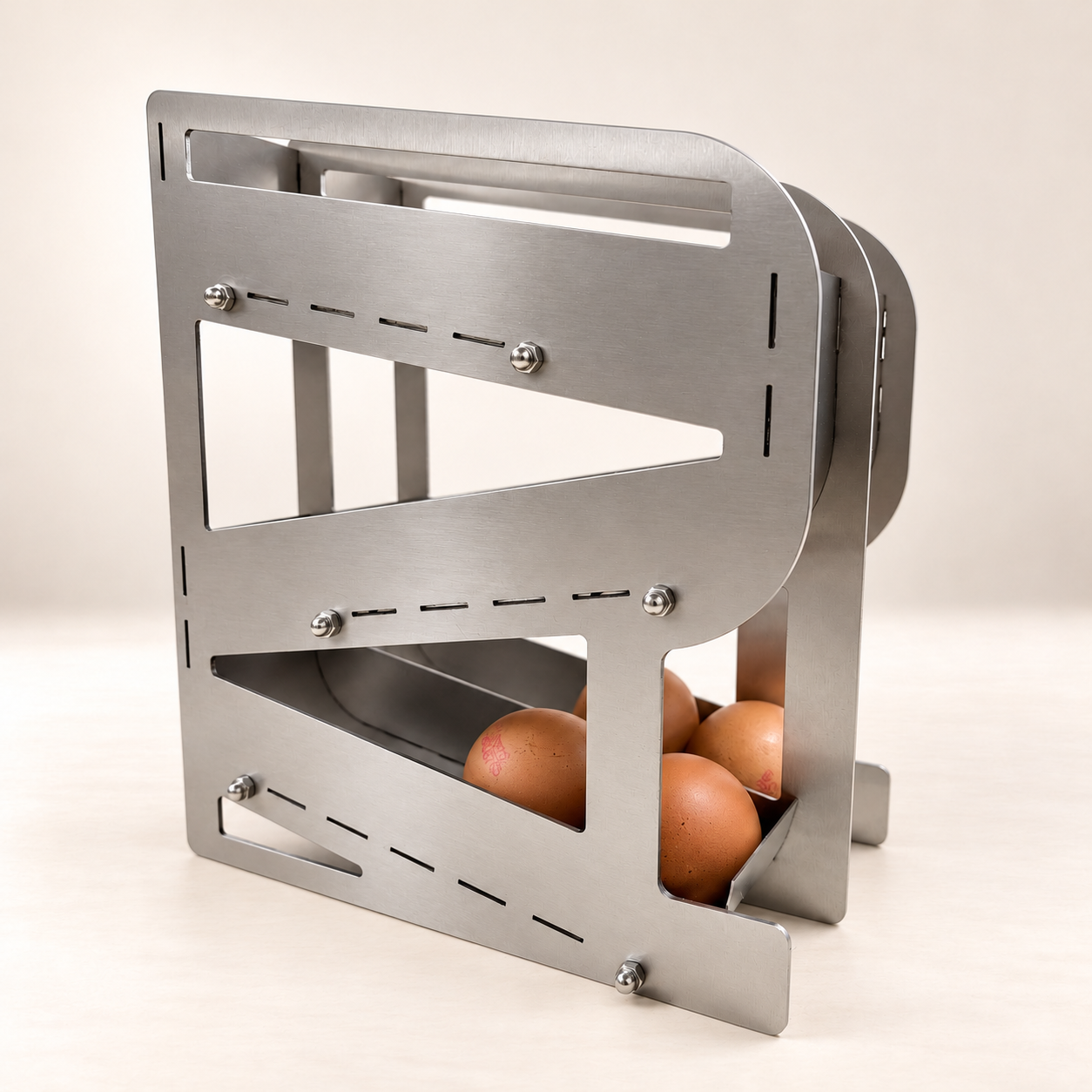 Farmtokid 3 Katlı Yumurta Dispanseri – Çift Kanallı Metal Yumurtalık